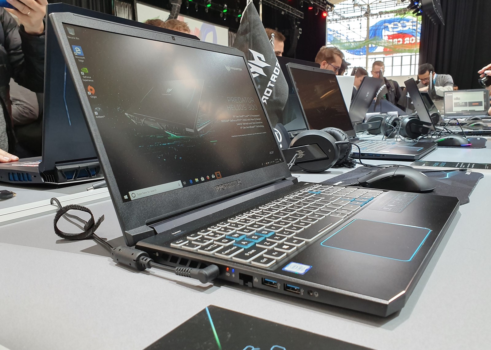 Acer Predator Helios 700 ima pomičnu tipkovnicu i zvjerske performanse -  Događaji @ Bug.hr