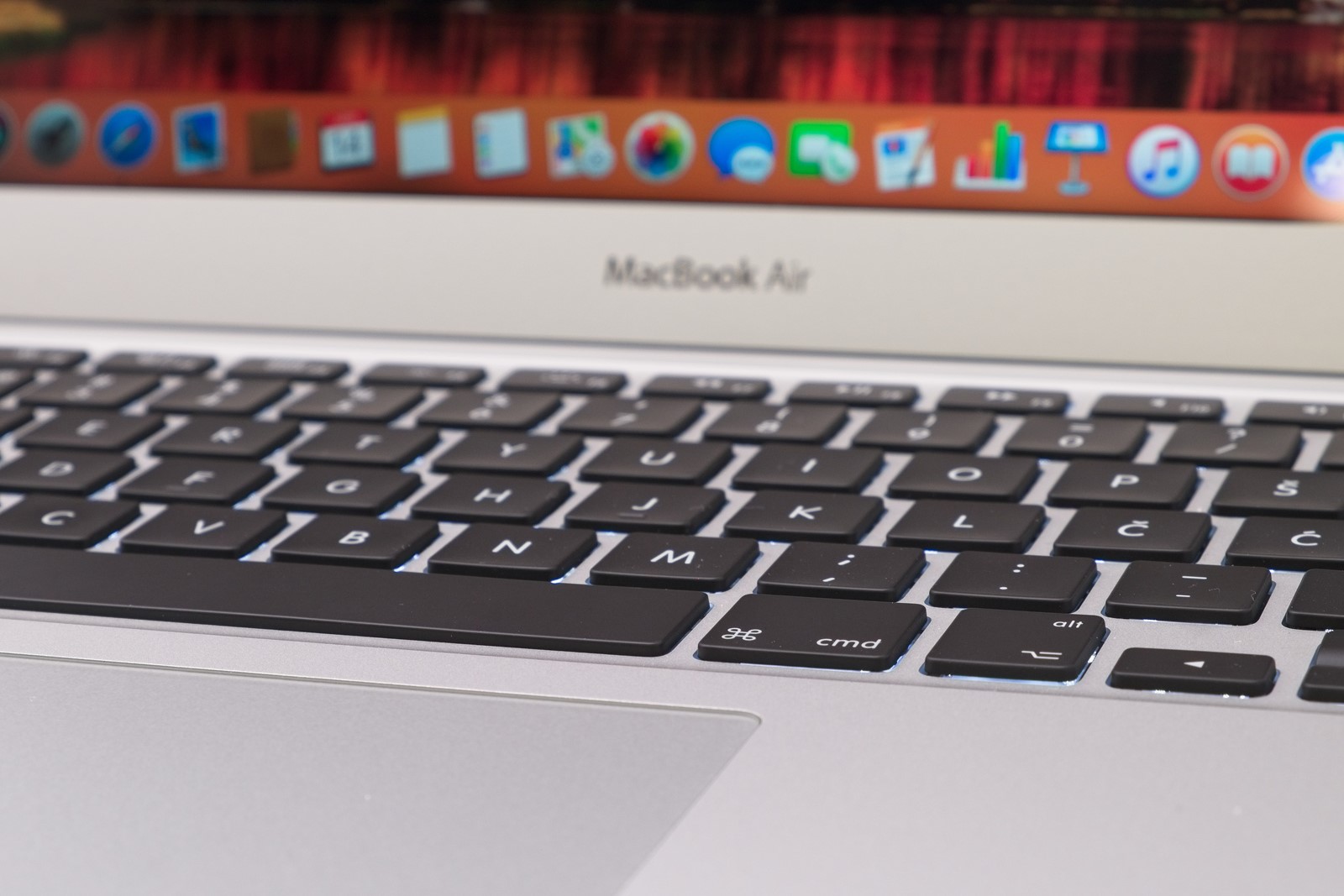 Apple MacBook Air 13 (2018) - Prauzor svih ultrabook računala danas je  jeftiniji nego ikada - Recenzije @ Bug.hr