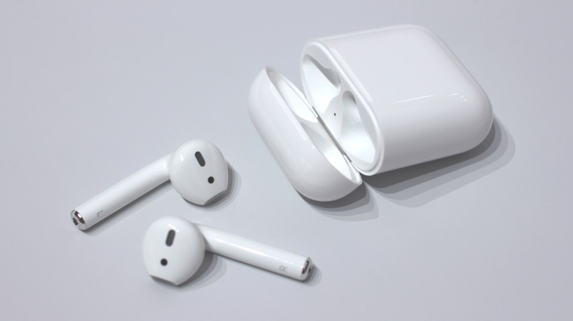 Bežično punjenje za bežične Airpods slušalice - Apple @ Bug.hr