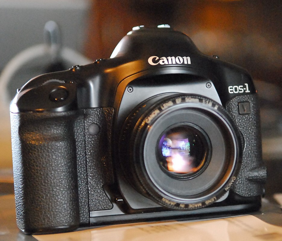 Canon se i službeno oprostio od prodaje analognih fotoaparata - Fotoaparati  @ Bug.hr