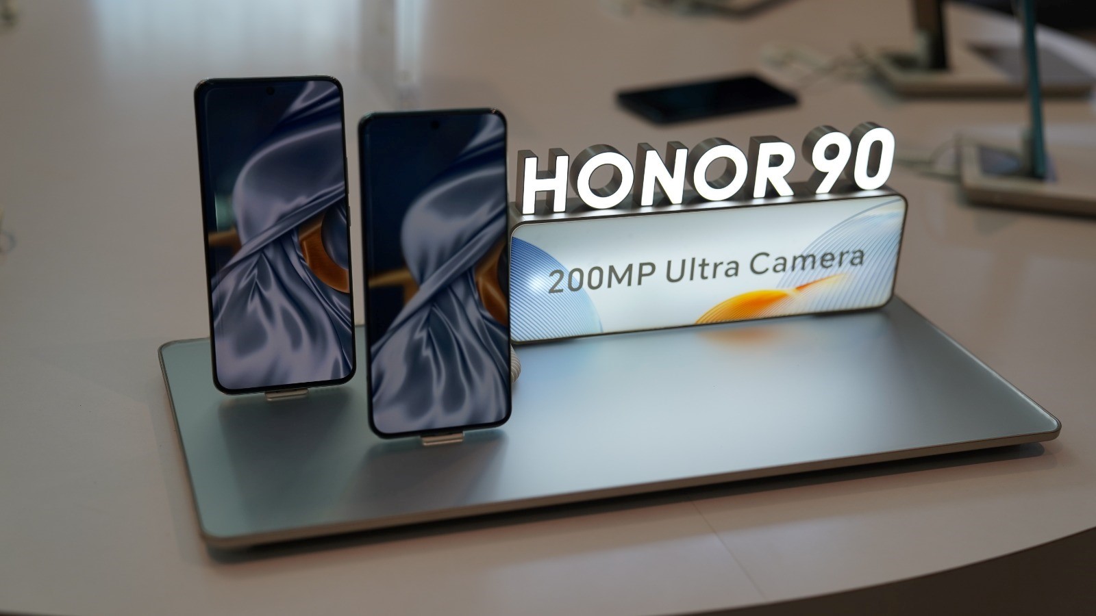 Honor 90 - Zaslon dostojan i dvostruko skupljih uređaja - Recenzije @ Bug.hr