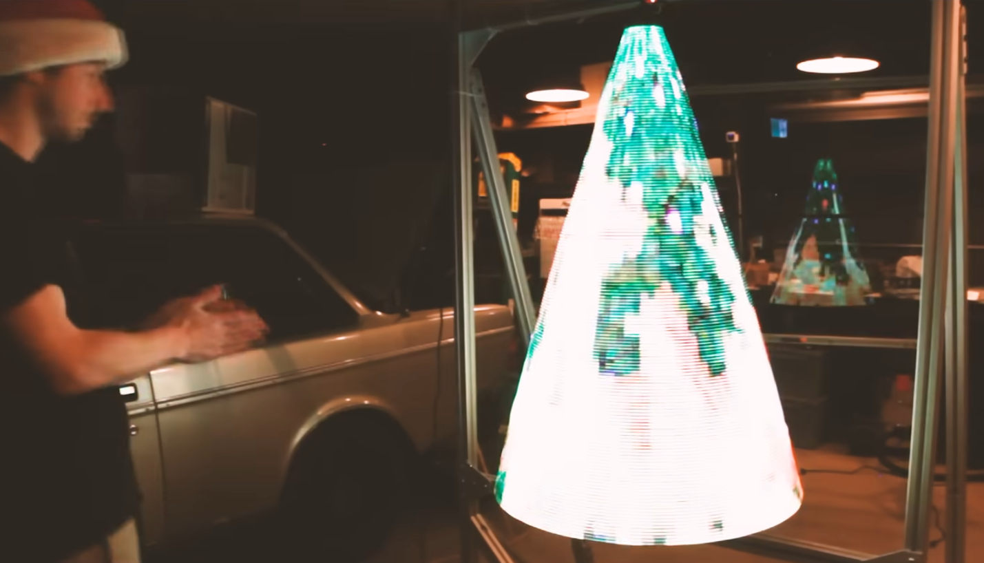 LED traka, motor, malo spretnosti i kreativnosti. Rezultat: hologramsko  božićno drvce - Zabava @ Bug.hr