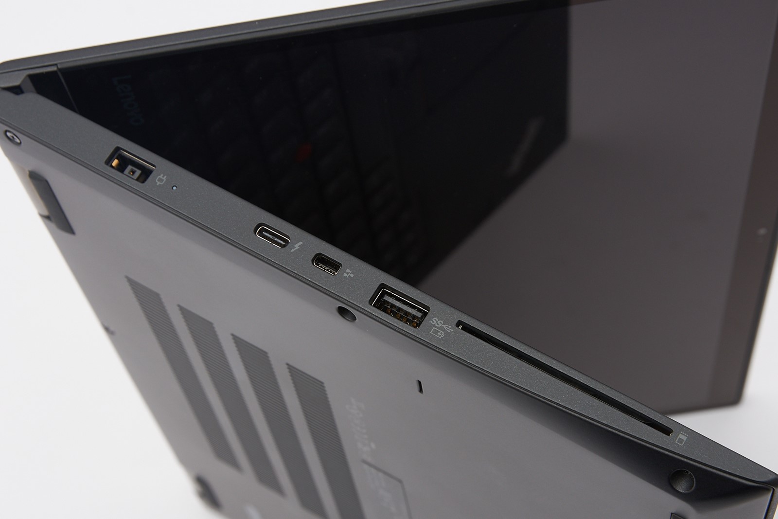 Lenovo ThinkPad Yoga 370 - Fleksibilni profesionalac - Recenzije @ Bug.hr