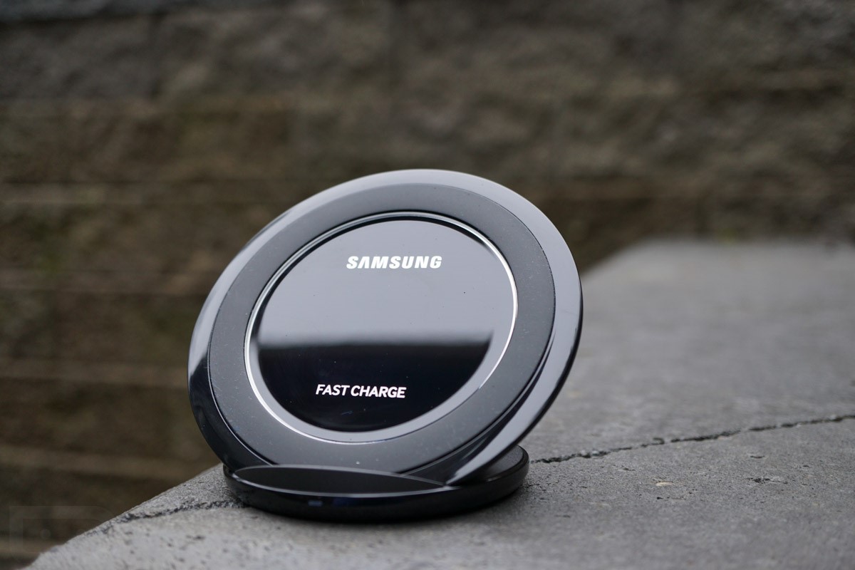 Samsung dovodi bežično punjenje na nižu i srednju klasu uređaja - Mobiteli  @ Bug.hr