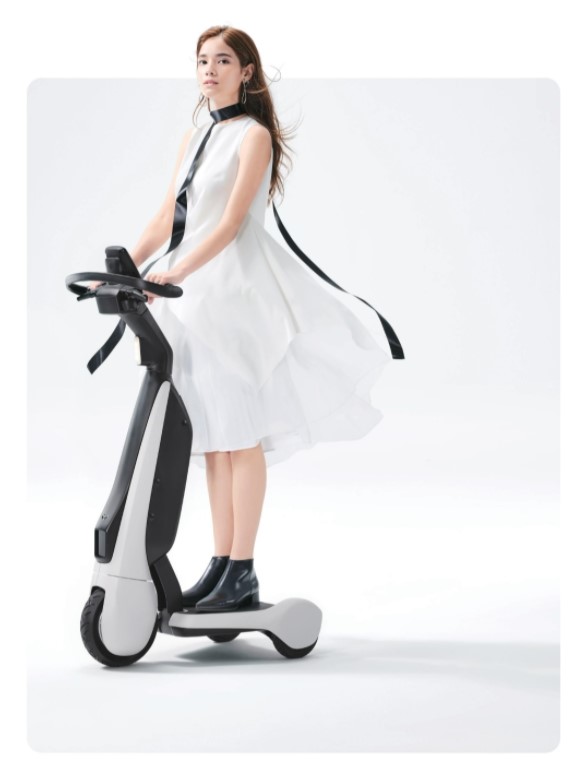 Toyota u prodaju pustila električni romobil-tricikl C+walk T - Transport @  Bug.hr