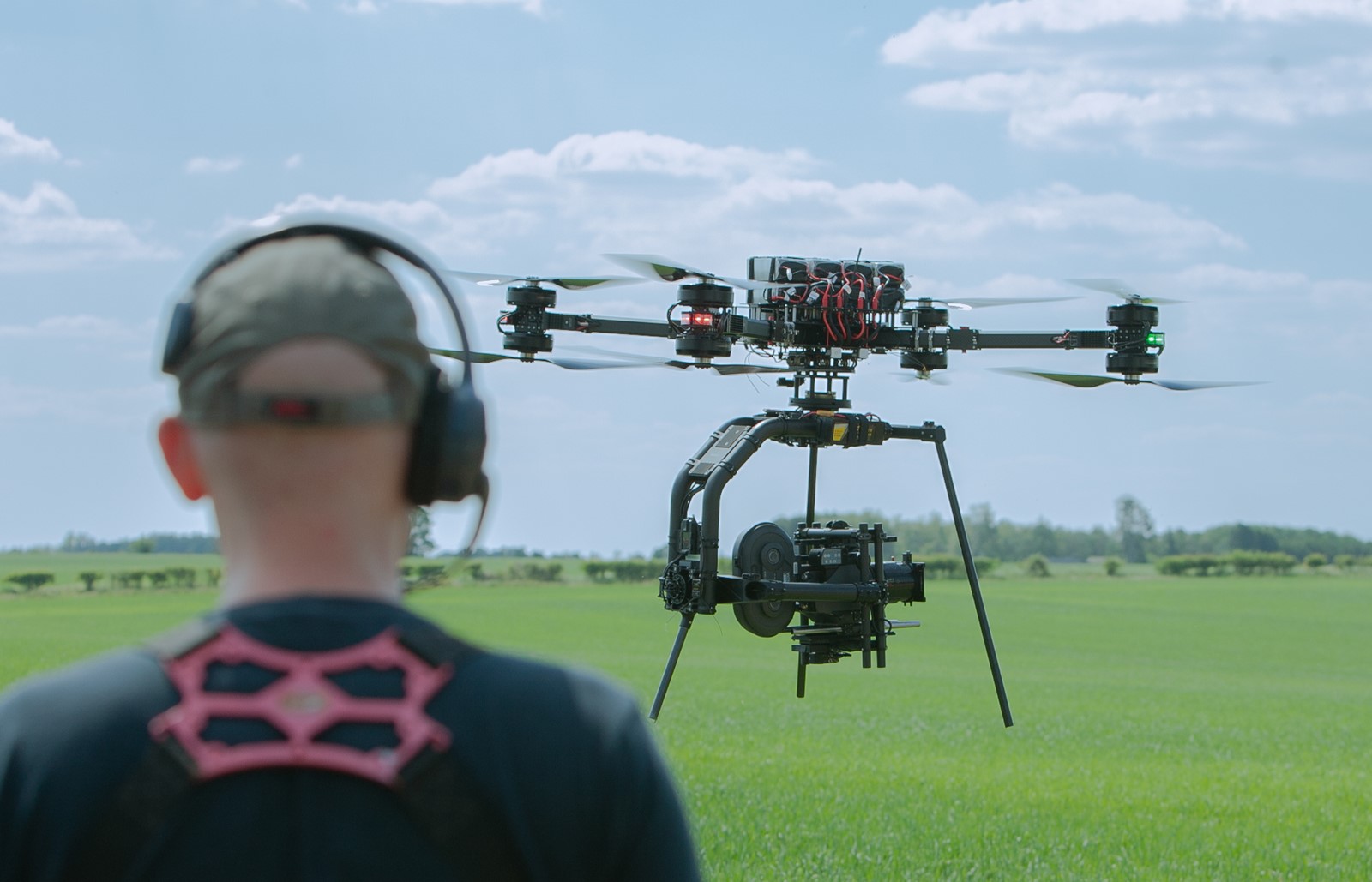 Ultra - iznimno moćni dron za filmaše, može prenositi kamere mase do 60 kg  - Dronovi @ Bug.hr